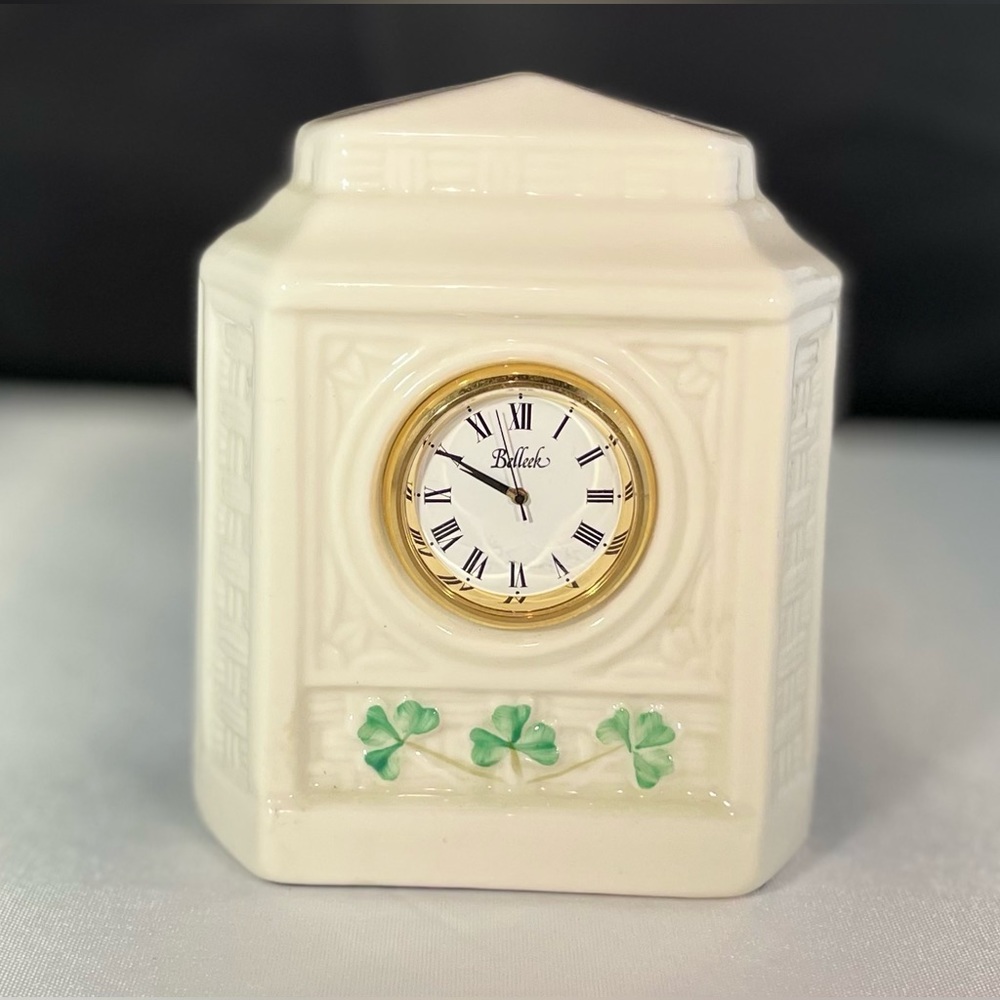 BELLEEK Clock Shamrock pattern. Hand made and painted in Ireland. Vintage.